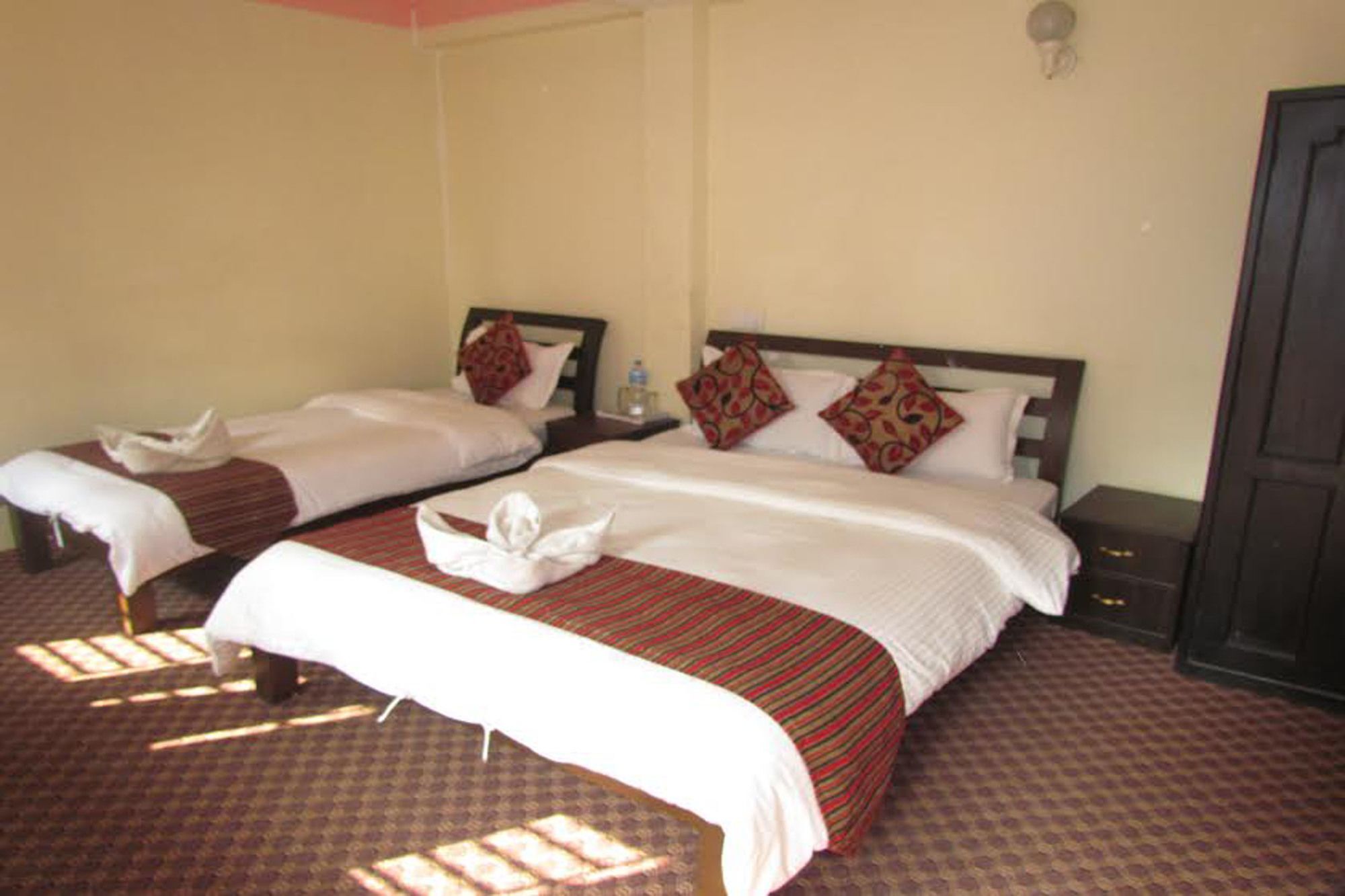 Hotel Holiday Inn Катманду Экстерьер фото