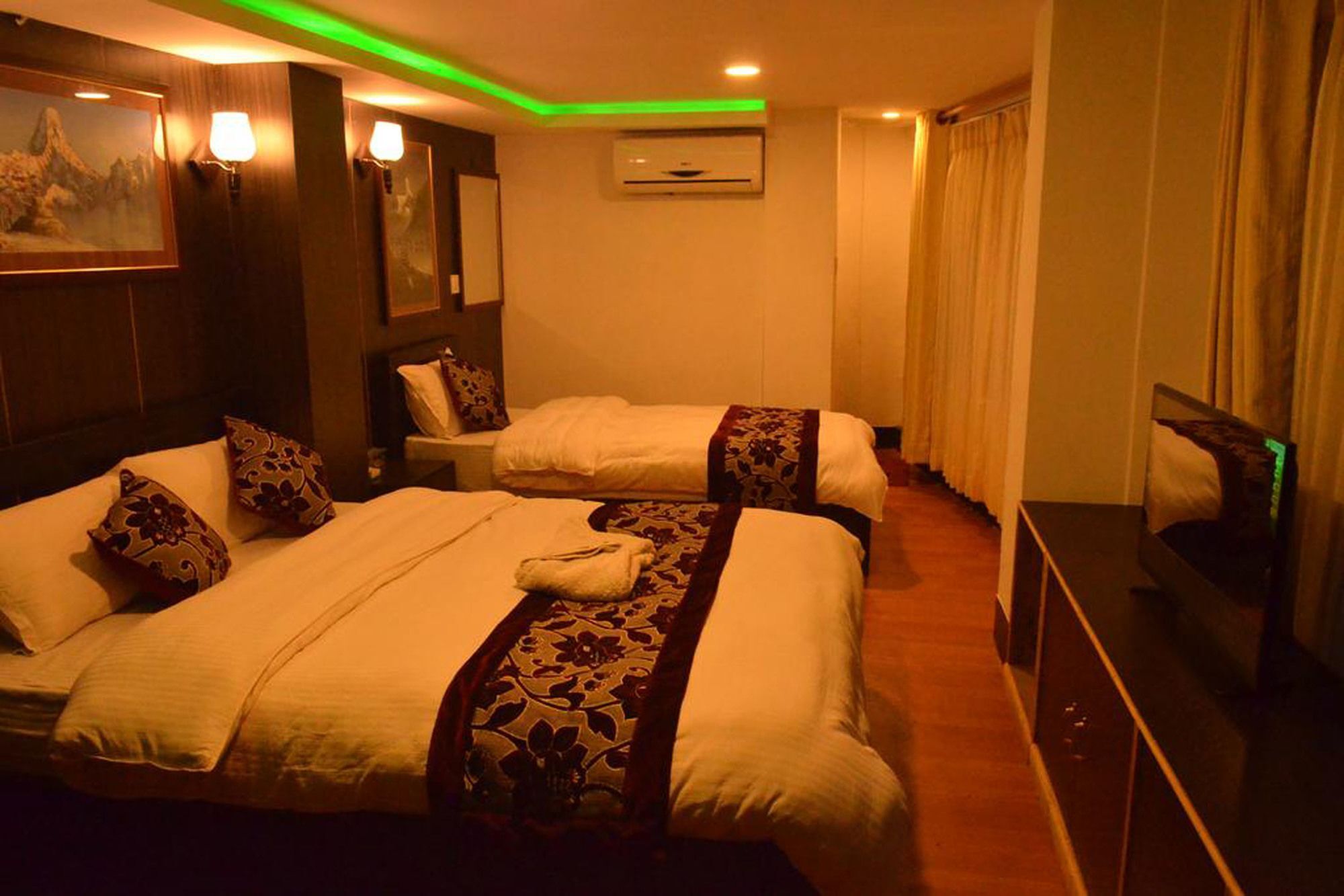 Hotel Holiday Inn Катманду Экстерьер фото
