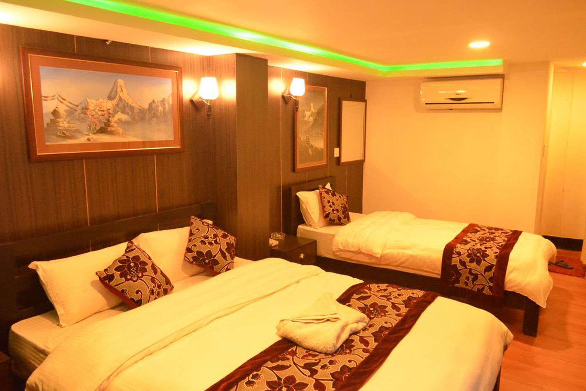 Hotel Holiday Inn Катманду Экстерьер фото